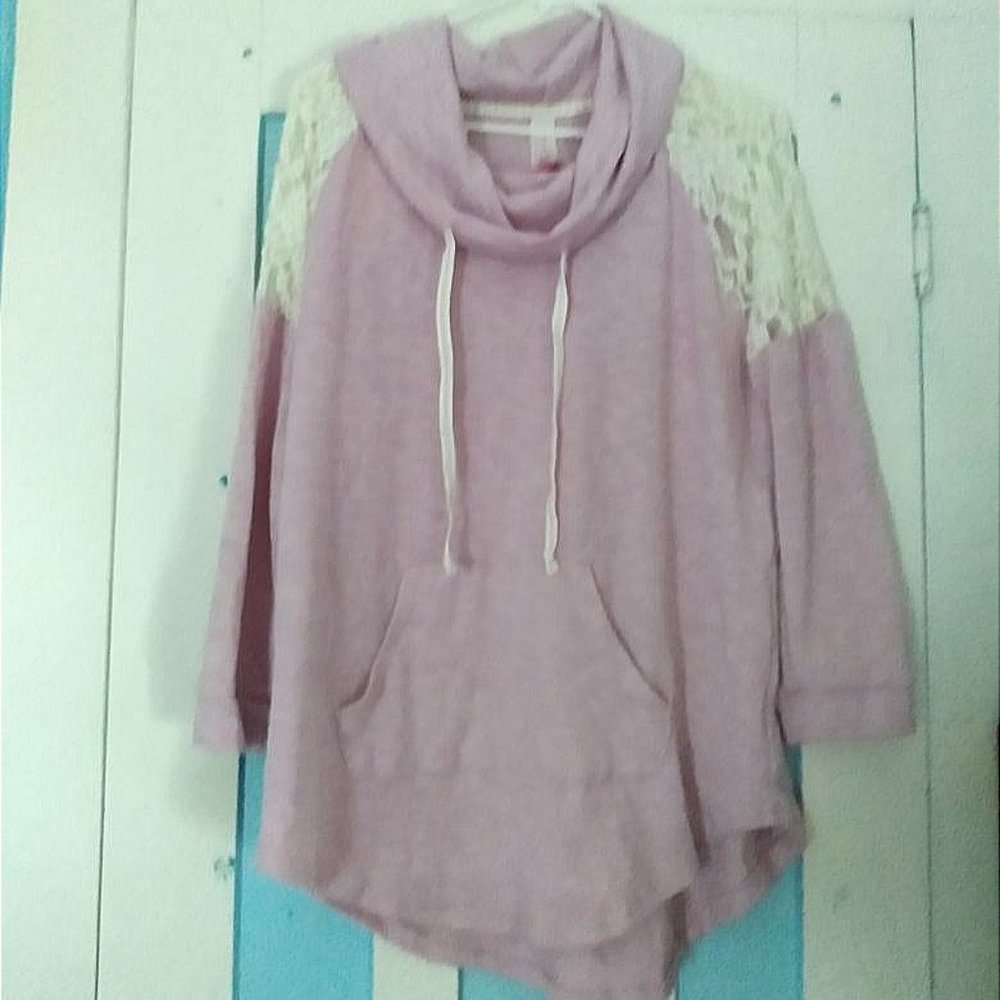 PURPLE LACE SHOULDER TURTLENECK